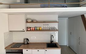 Sunny Studio Apartment Chiara